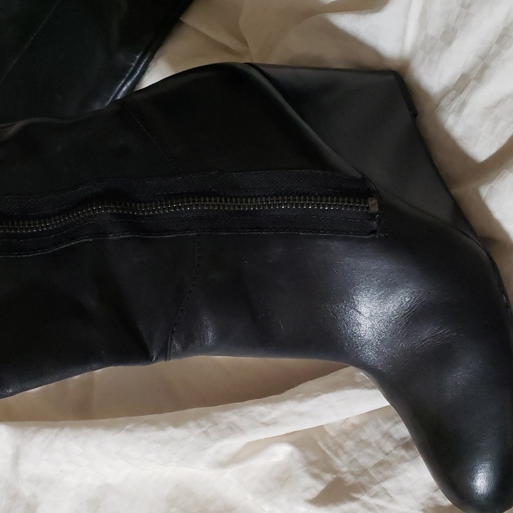 Boots - Picture 5 of 6
